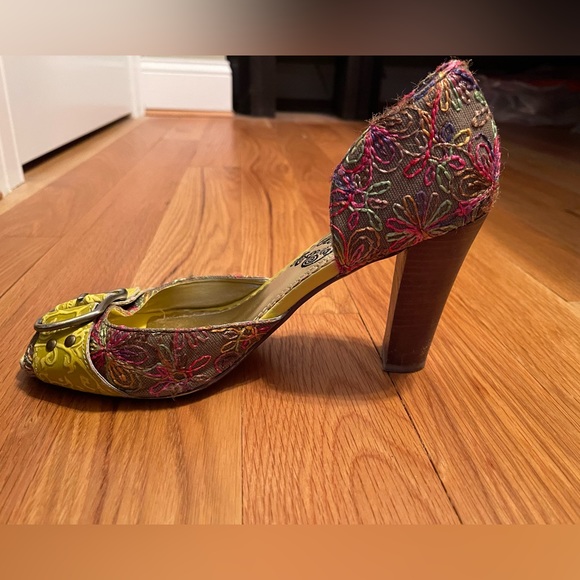 Naughty monkey heels - Picture 3 of 5